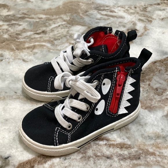 Carters sneakers. Size 7 little boy - Picture 1 of 5